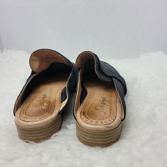 Free People At Ease  Women's Size 6.5 Black slip-on Snake Skin Leather Slide - Picture 4 of 10